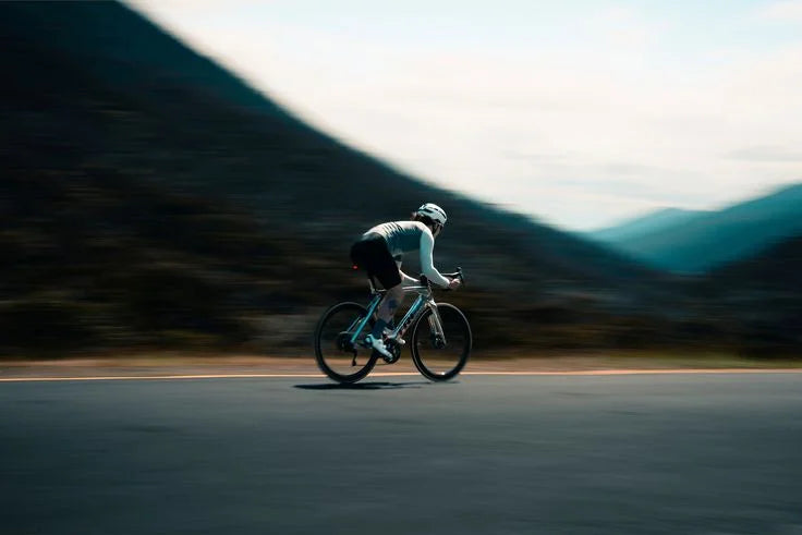 Ciclista entrenando con Creatina FONAN
